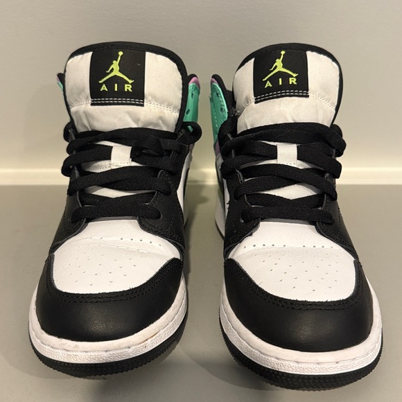 Jordan Kids Sneakers in Pastel and Black - Picture 2 of 7